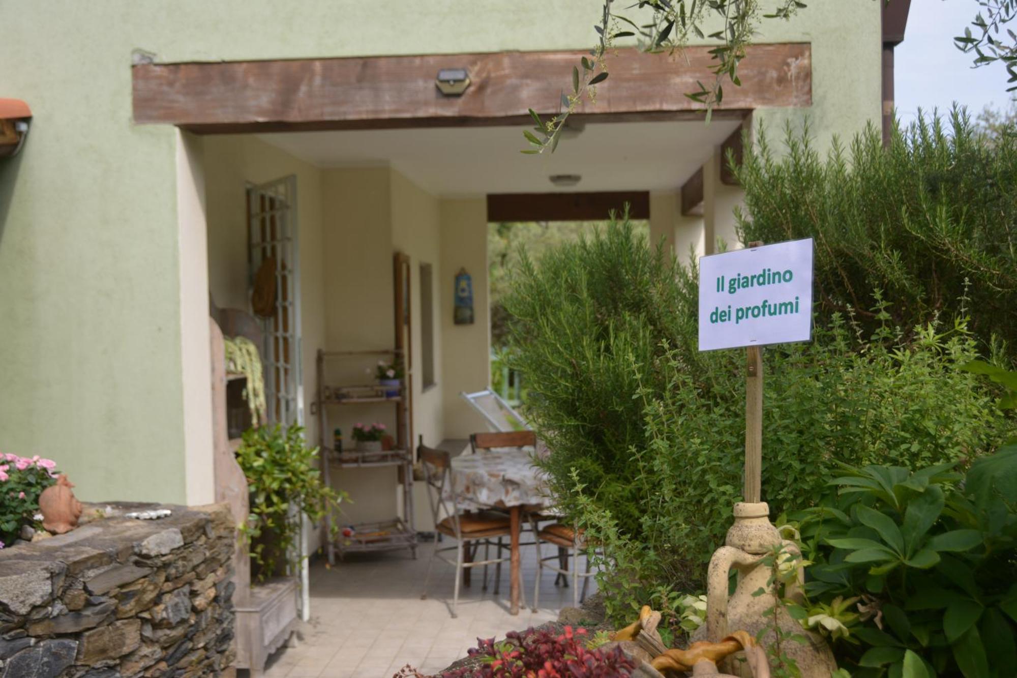 Hostal Terre Di Garlenda Exterior foto